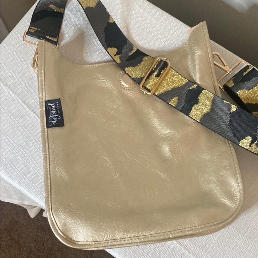 Pinafore bag with Camouflage Strap